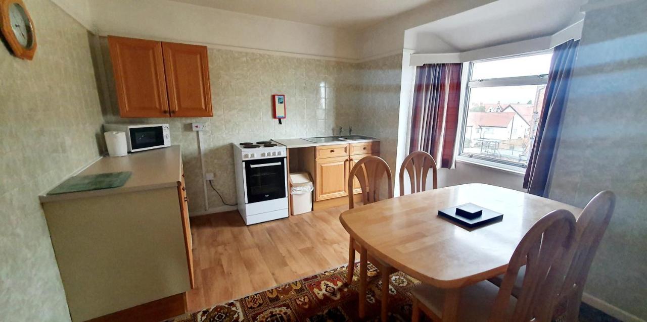 Beach Court Holiday Apartments Скегнесс Экстерьер фото